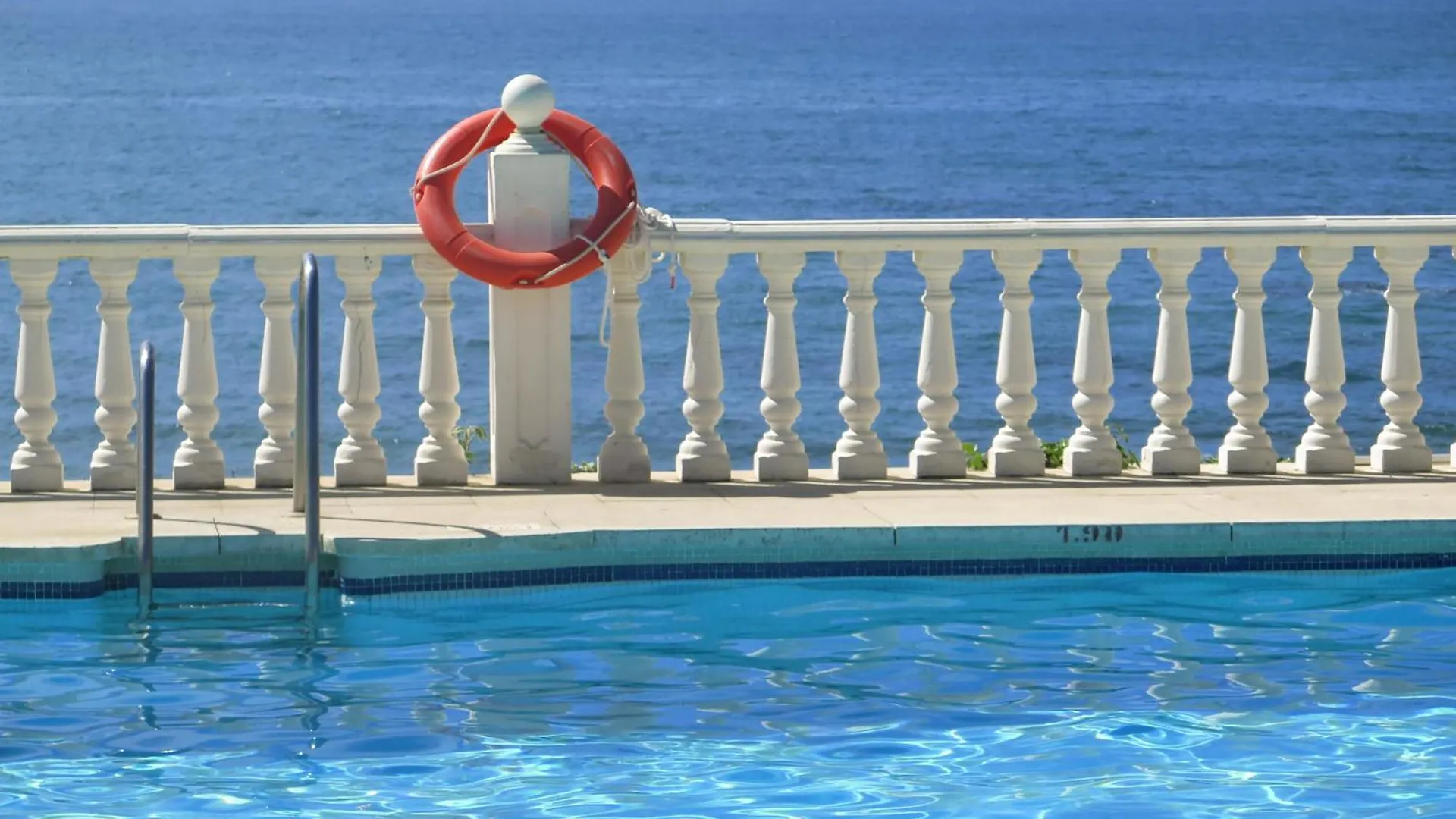 Daire Urbanization On The Beach Front 1-3 La Cala De Mijas İspanya
